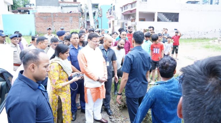 देहरादून में बरसात से प्रभावित क्षेत्रों का सीएम ने किया औचक निरीक्षण, अधिकारियों  को दिए ये निर्देश…