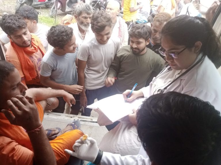 उत्तरकाशी : श्री गंगोत्री व यमुनोत्री धाम यात्रा मार्ग पर आज 3202 लोगों की स्क्रीनिंग एवं 316 का स्वास्थ्य परीक्षण किया गया