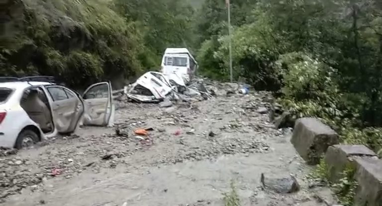 उत्तरकाशी : मलबे में दबे 03 वाहन, 04 लोगों की मौत, 06 घायल, रेस्क्यू जारी