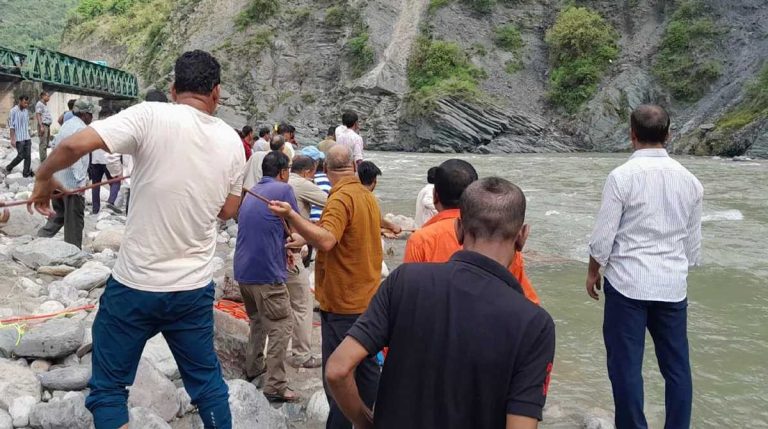 दंगलेश्वर महादेव मंदिर में जलाभिषेक के लिए गई दो लड़कियां नदी में डूबी, मौत से मचा कोहराम…