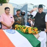 देहरादूनः लांस नायक दौलत सिंह मेहर के अंतिम दर्शन को उमड़ा जन सैलाब, मंत्री जोशी ने दी श्रद्धांजलि…