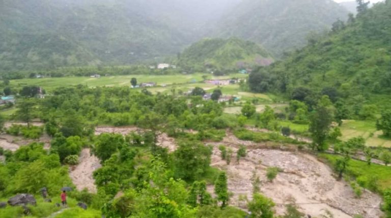 नैनीताल में अतिवृष्टि से फसले नष्ट, घरों में घुसा मलबा, कई ग्रामीण प्रभावित…