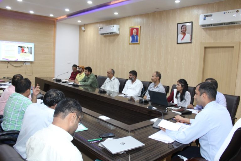 उत्तरकाशी : “सघन मिशन इन्द्र धनुष” अभियान के अन्तर्गत जिला टास्क फोर्स समिति की बैठक हुई आयोजित, तीन चरणों में अभियान होगा आयोजित