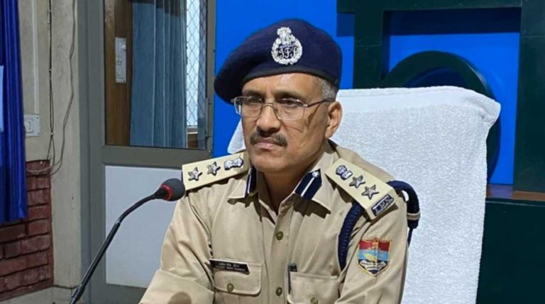 देहरादूनः ड्यूटी पर लापरवाही बरतने पर इन पुलिसकर्मियों पर हुई कार्यवाही…