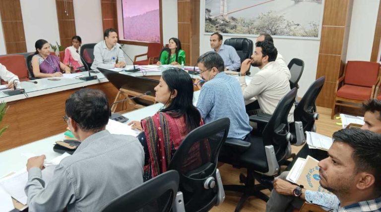 टिहरी डीएम ने ली जिला स्तरीय समीक्षा एवं सलाहकार समिति की बैठक, दिए ये निर्देश…