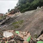 केदारघाटी में ताश के पत्तों की तरह ढही तीन मंजिला इमारत, कई मार्ग बाधित…