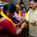 स्वयं सहायता समूहों की महिलाओं ने मुख्यमंत्री की कलाई में बांधी राखी…