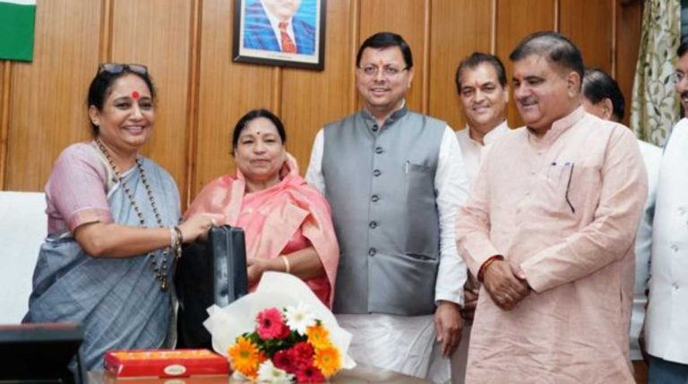 BJP की नवनिर्वाचित विधायक पार्वती दास ने ली गोपनीयता की शपथ…