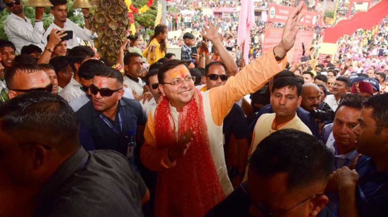 प्रसिद्ध बगवाल मेले में मुख्यमंत्री पुष्कर सिंह धामी ने किया प्रतिभाग, की ये घोषणा…