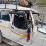 उत्तरकाशी : वाहन के ऊपर गिरा पत्थर, बाल-बाल बचे यात्री