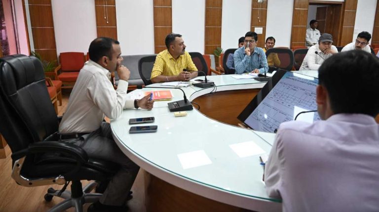 टिहरीः जिला सड़क सुरक्षा समिति की बैठक में डीएम ने दिए ये निर्देश…