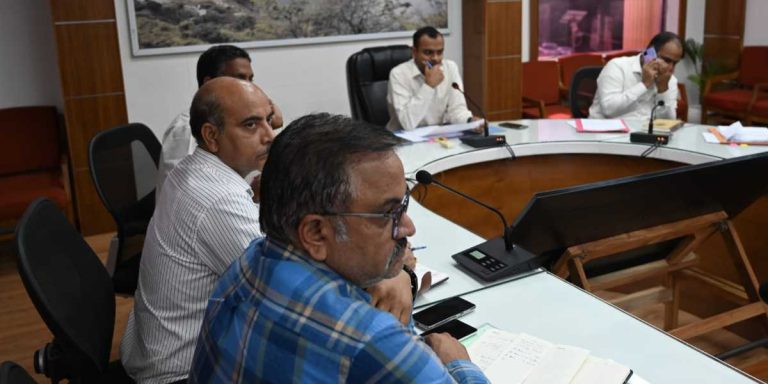टिहरी डीएम ने अधिकारियों को दिए इन कार्यों को करने के निर्देश, जनता को मिल सकेगी बेहतर सुविधा…