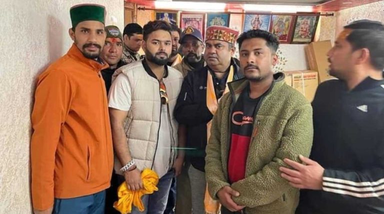 भारतीय टीम के क्रिकेटर ऋषभ पंत पहुंचे उत्तराखंड, बद्रीनाथ धाम के किए दर्शन…