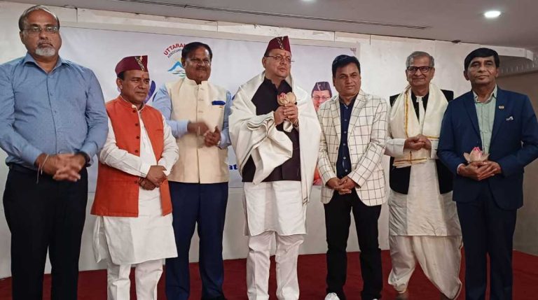 सीएम धामी का दुबई में हुआ ऐसे स्वागत, उत्तराखण्डी टोपी भेंट कर किया गया सम्मानित…