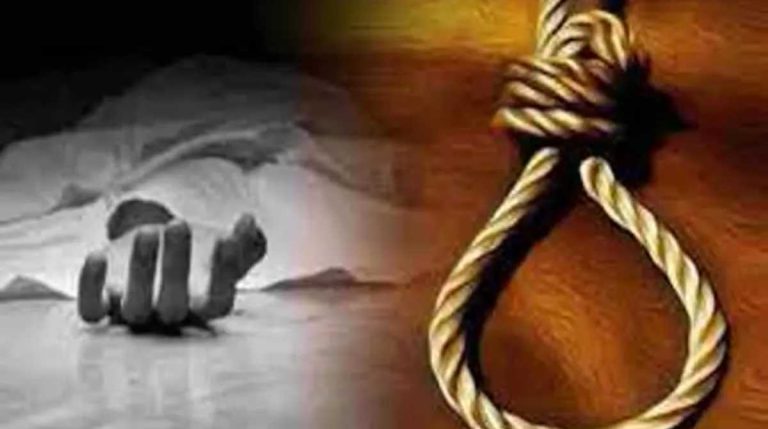कलेक्ट्रेट भवन में संदिग्ध परिस्थितियों में एक कर्मी ने की आत्महत्या, मचा