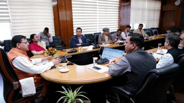 30 नवम्बर तक सड़कों को पूर्ण रूप से नहीं किया गड्ढा मुक्त तो होगी सख्त कार्रवाई, CM ने दिए ये निर्देश…
