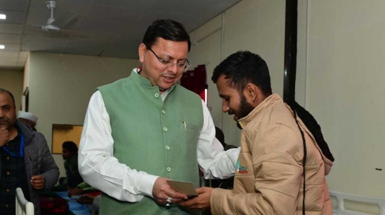 सीएम धामी ने टनल से निकाले गए मजदूरों को दी एक-एक लाख रुपए की राहत राशि…