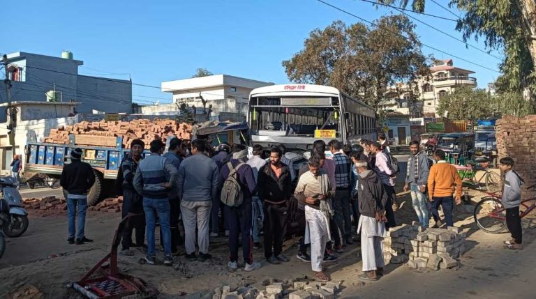 टिहरी और हरिद्वार में दो वाहनों की जबरदस्त टक्कर, कई लोग घायल…