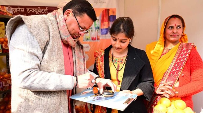सीएम धामी एक दिवसीय दौरे पर पहुँचे रुद्रप्रयाग, रोड शो कर बचपन की यादें की साझा…