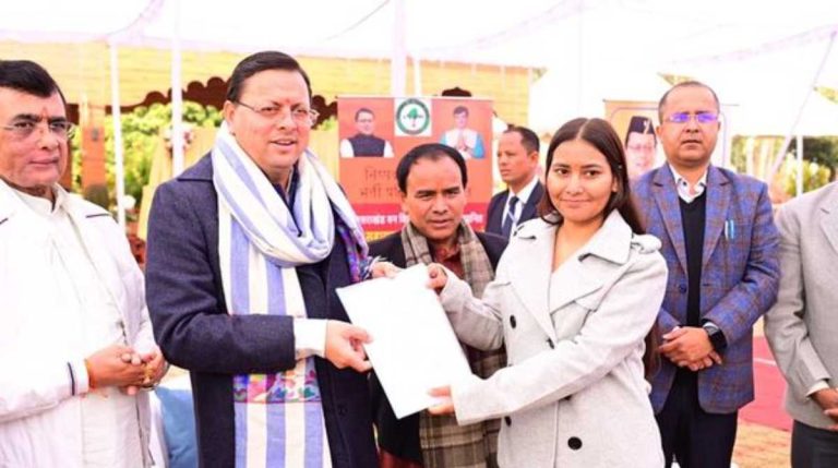 UKPSC के चयनित अभ्यर्थियों को सीएम धामी ने सौंपे नियुक्ति पत्र, कही ये बात…