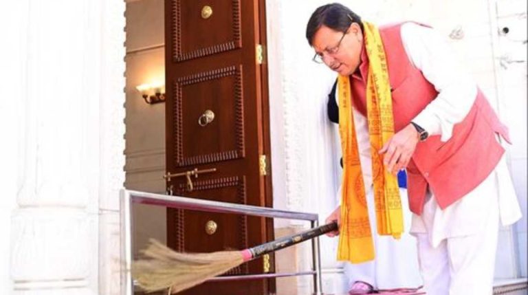 कैंची धाम पहुंचे सीएम धामी, श्री राम शिला की साफ-सफाई कर दिया ये संदेश…