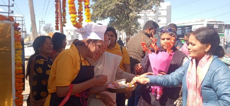 उत्तराखंड में मिसाल बनी ट्रांसजेंडर अदिति शर्मा, की फूड ट्रक की शुरूआत…