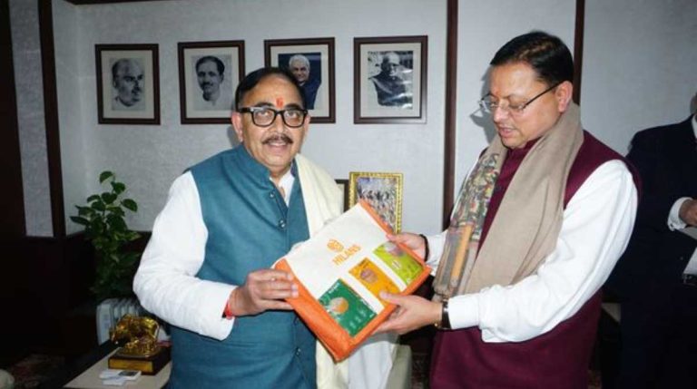 केंद्रीय मंत्री भारी उद्योग डॉ० महेन्द्र नाथ पाण्डेय से सीएम की मुलाकात, जानें क्या हुई बात…