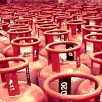 LPG ग्राहकों को झटका, गैस सिलेंडर के दामों में फिर हुई बढ़ोतरी…