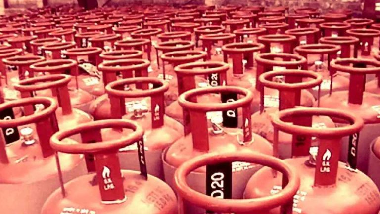 LPG ग्राहकों को झटका, गैस सिलेंडर के दामों में फिर हुई बढ़ोतरी…