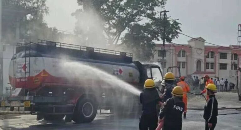 प्रेमनगर में बीच सड़क पर पेट्रोल से भरे टैंकर में लगी आग…