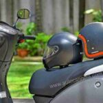 ट्रेफिक नियम: टू व्हीलर मे दोनों को हेलमेट अनिवार्य…