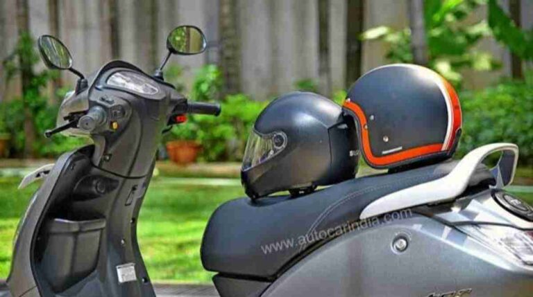 ट्रेफिक नियम: टू व्हीलर मे दोनों को हेलमेट अनिवार्य…