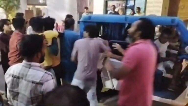 Breaking: ऋषिकेश मे रिक्शा चालको को दौड़ा दौड़ा कर पीटा…
