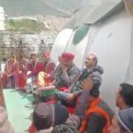 Breaking: केदारनाथ धाम में तीर्थ पुरोहितों ने राज्य सूचना आयोग सचिव को घेरा…