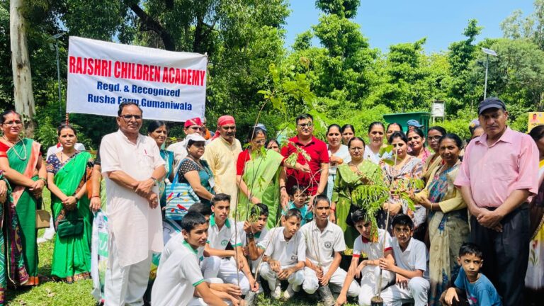हरेला: विभिन्न माध्यमो से उत्तराखंड की धरा पर रोप गए लाखों पौधे, यंहा शहीदों के नाम…