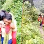 हालात: घायल बेटी को पीठ पर लादकर 22 किलोमीटर की दूरी तय की पिता…