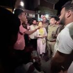 हंगामा: छात्र नेताओ के साथ मारपीट का आरोप, पुलिस चौकी मे जमकर हंगामा…