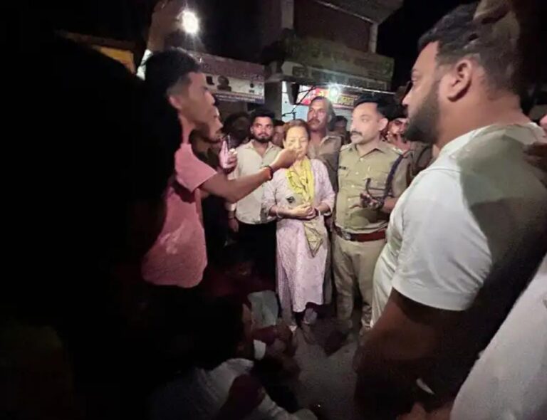 हंगामा: छात्र नेताओ के साथ मारपीट का आरोप, पुलिस चौकी मे जमकर हंगामा…
