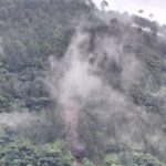 Breaking: यंहा पहाड़ी से खिसकी चट्टान, घरों मे घुसा मलबा…