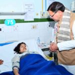 बस हादसे में घायल लोगों से मिले मुख्यमंत्री, पर्वतीय रूटों पर सघन चेकिंग अभियान चलाने के निर्देश