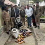 ब्रेकिंग : गढ्ढों में छुपा रखी देशी शराब पकड़ी…
