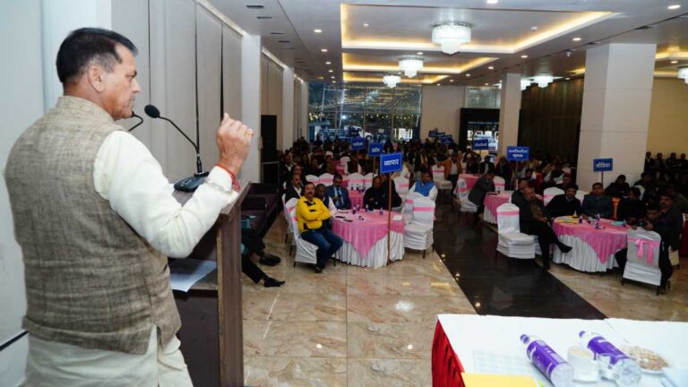 देहरादून के एक स्थानीय होटल में हितधारकों के साथ बजट पूर्व संवाद आयोजित किया गया