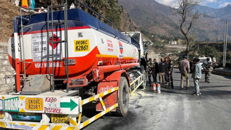 अग्निशमन धारचुला और एसएसबी की संयुक्त टीम ने पाया टैंकर पर लगी आग पर काबू…