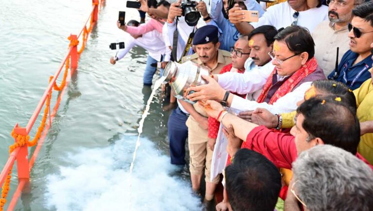 मुख्यमंत्री ने लक्ष्मीनारायण घाट रुड़की में किया मां गंगा आरती का शुभारंभ…