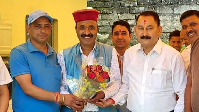 भाजपा जिलाध्यक्ष नियुक्त होने पर नागेंद्र चौहान को पूर्व विधायक विजयपाल सजवाण ने दी शुभकामनाएं