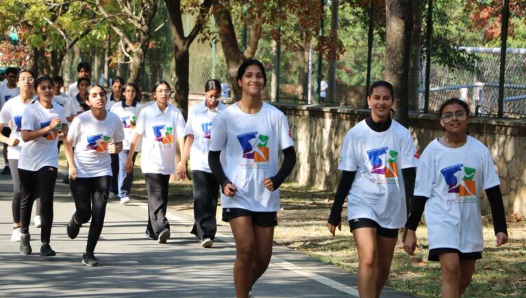 अभिनेता  राहुल बोस ने कासीगा स्कूल, देहरादून में ‘कैंसर जागरूकता रन’ को हरी झंडी  दिखाई