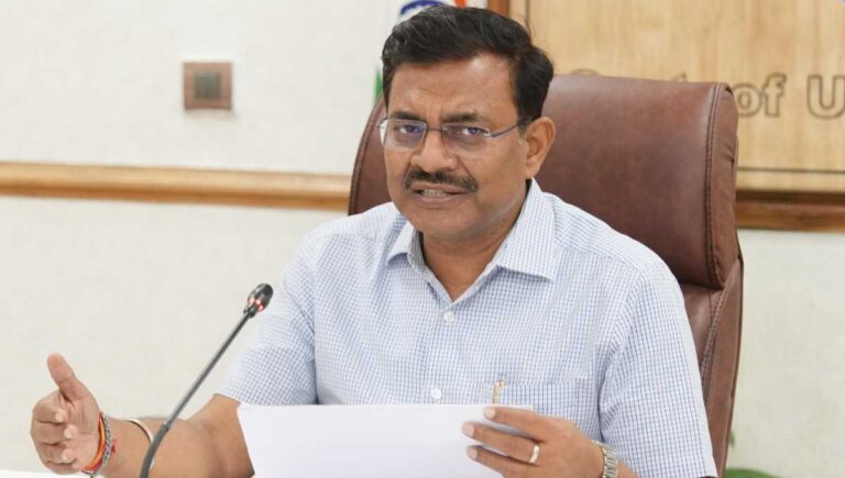 मुख्य सचिव आनन्द बर्द्धन की अध्यक्षता में मुख्यमंत्री घोषणाओं के सम्बन्ध में बैठक हुई