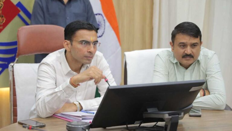 मसूरी’  ग्रीष्मकालीन पर्यटन  में शीतकालीन भांति फिर  ऑपरेशनल होगी शटल सेवा: डीएम