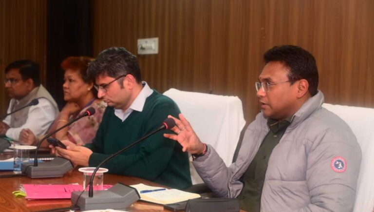 मुख्यमंत्री पुष्कर सिंह धामी के निर्देश पर ग्राउंड ज़ीरो पर व्यवस्थाओं की जांच में जुटे अधिकारी