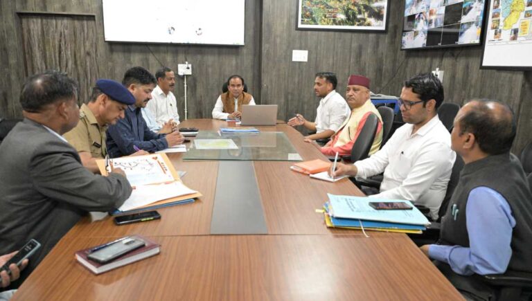 स्वास्थ्य मंत्री धन सिंह रावत ने की केदारनाथ यात्रा की समीक्षा बैठक